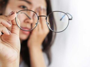 بهترین سن لیزیک و عمل چشم برای برداشتن عینک