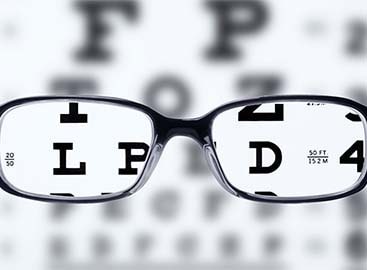 آیا عینک زدن باعث درمان شماره چشم می شود