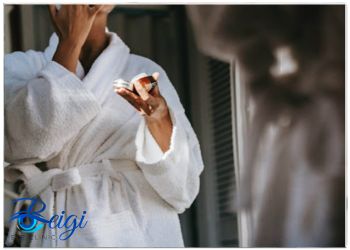 The-importance-of-bathing-after-blepharoplasty اهمیت استحمام بعد از بلفاروپلاستی